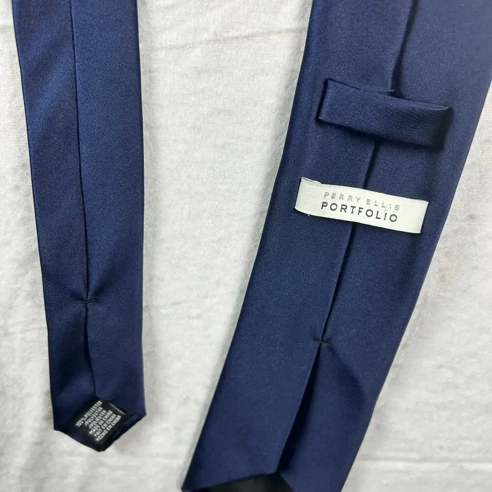 Perry Ellis Portfolio Men's 100% Polyester Solid Navy Blue Silk-Feel Tie